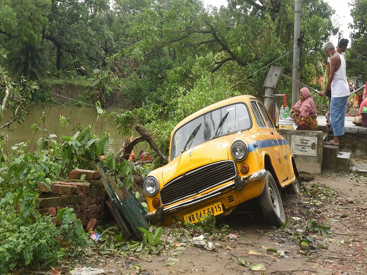Cyclone Amphan LIVE Updates: Atleast 19 Killed In West Bengal's Six Districts, 12 In Bangladesh